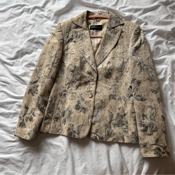 Betty Barclay Blazer US size 6 beige and gold flower pattern - Picture 3 of 5